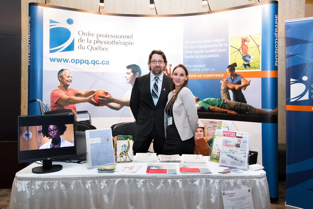 Représentants au kiosque d'un événement corporatif / Ordre professionnel de la physiothérapie du Québec